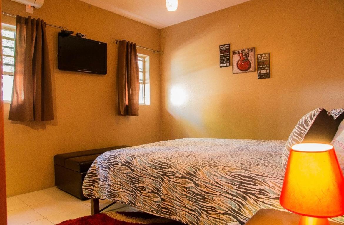 One32 Guest House Kingston Ngoại thất bức ảnh