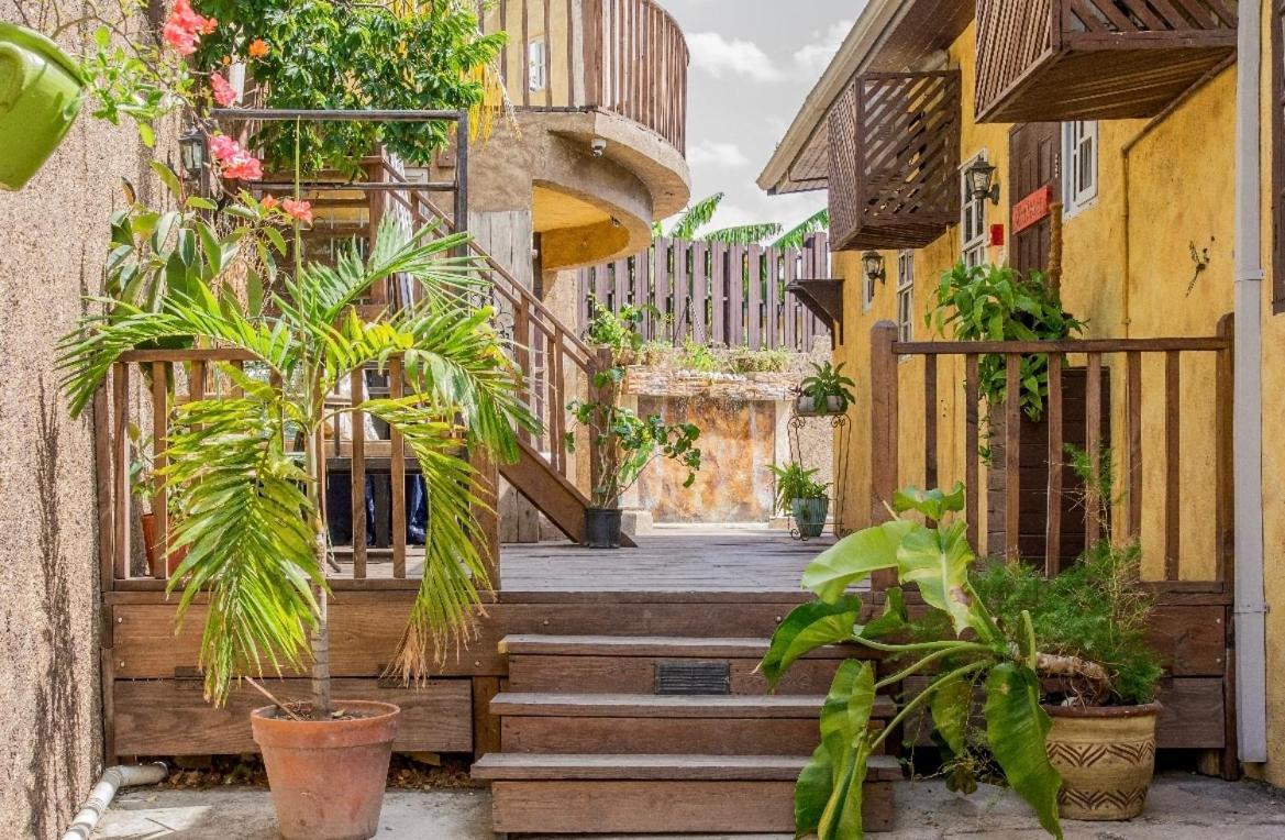 One32 Guest House Kingston Ngoại thất bức ảnh